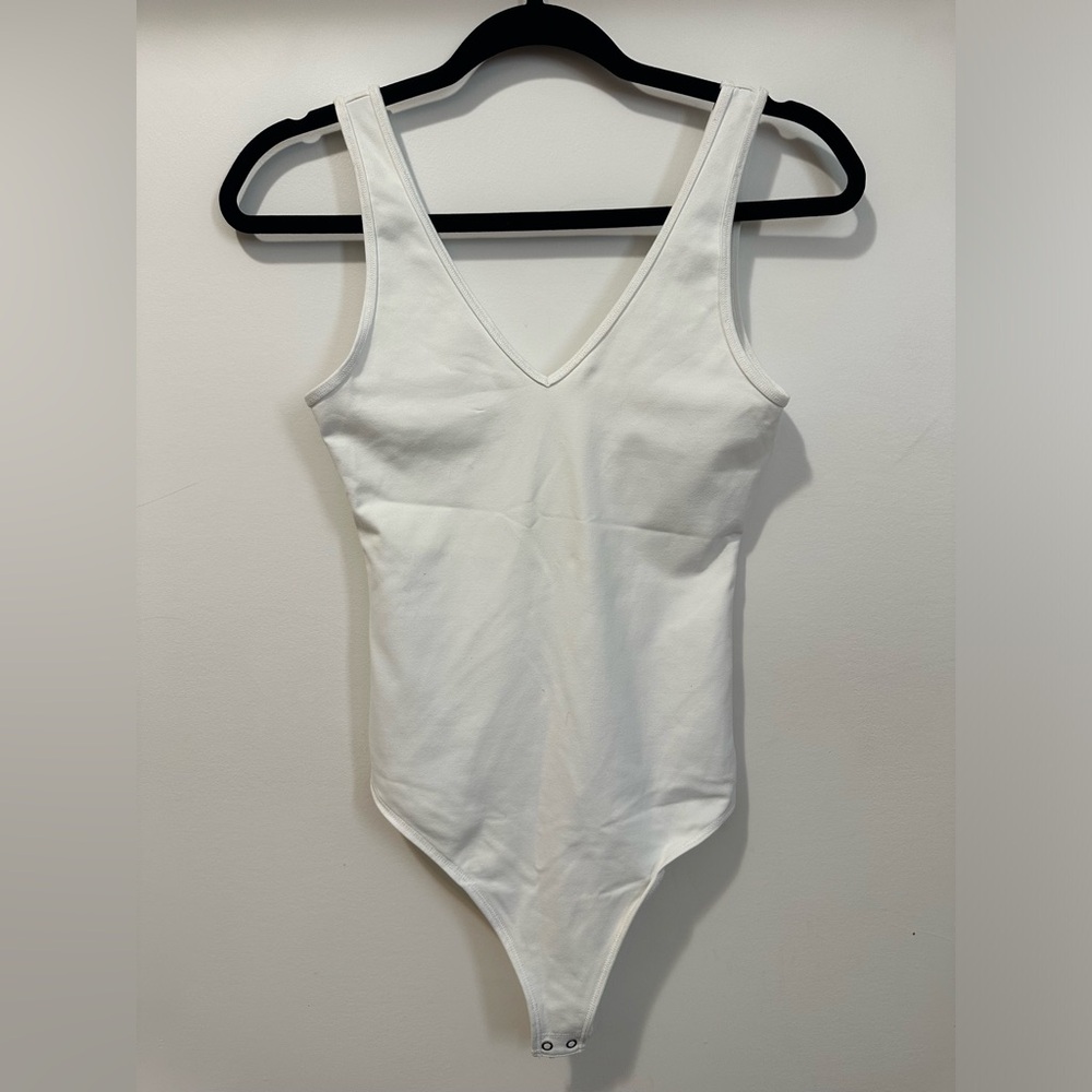 Abercrombie & Fitch White bodysuit with V-neck and adjustable strap